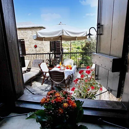 Leonidas Village Country house Goudhi