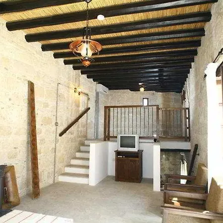 Leonidas Village * Goudhi